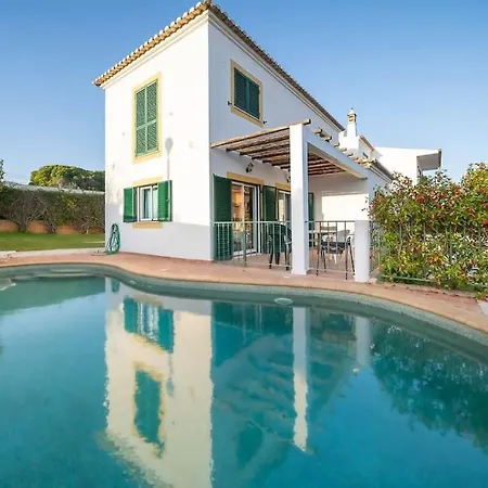Cozy Family With Private Pool